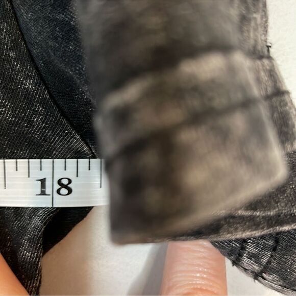 KISS Distressed Graphic Cropped Tee - Picture 5 of 6